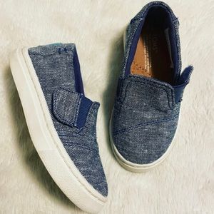 Toddler Chambray Tom’s size 6